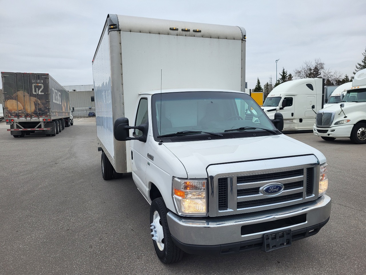 2019 Ford E450 Super Duty photo 6