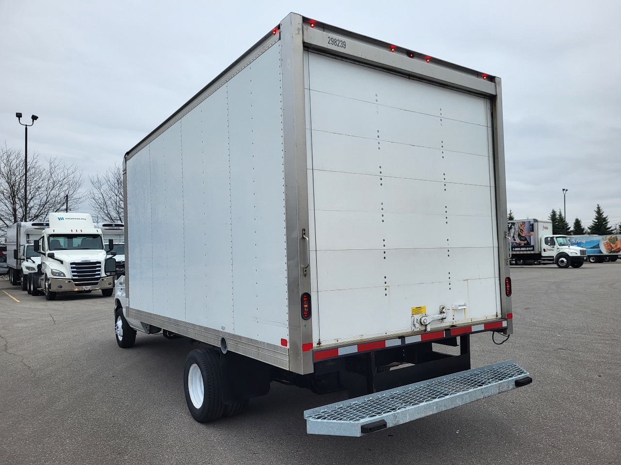 2019 Ford E450 Super Duty photo 4
