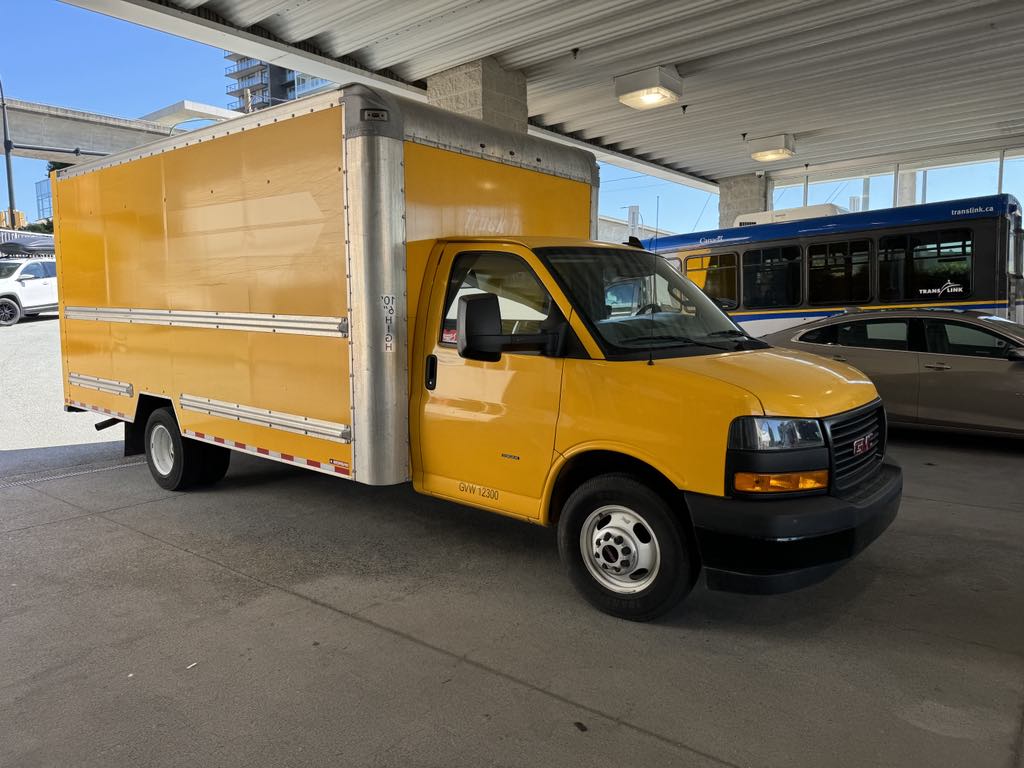 2021 GMC Savana photo 10
