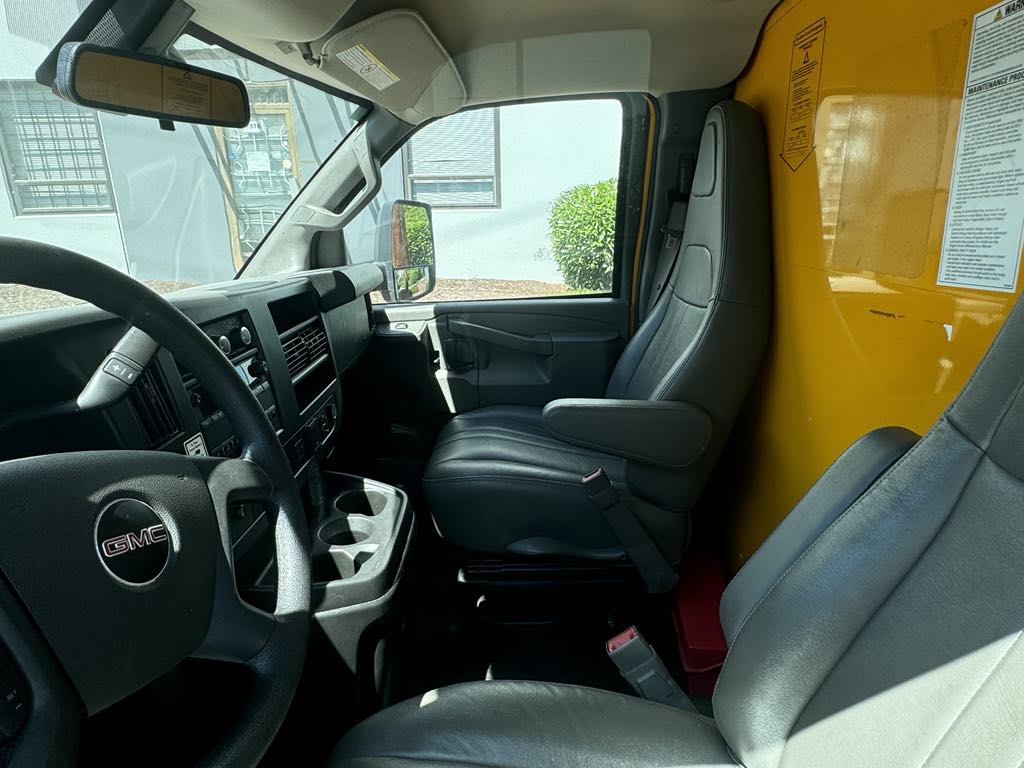 2021 GMC Savana photo 11