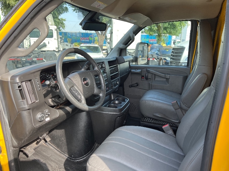 2021 GMC Savana photo 3